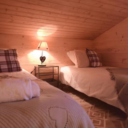Charming Family Chalet For 8 People, With Private Hot Tub Les Clefs Kültér fotó