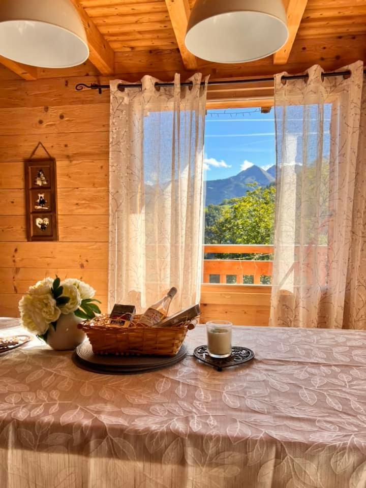 Charming Family Chalet For 8 People, With Private Hot Tub Les Clefs Kültér fotó