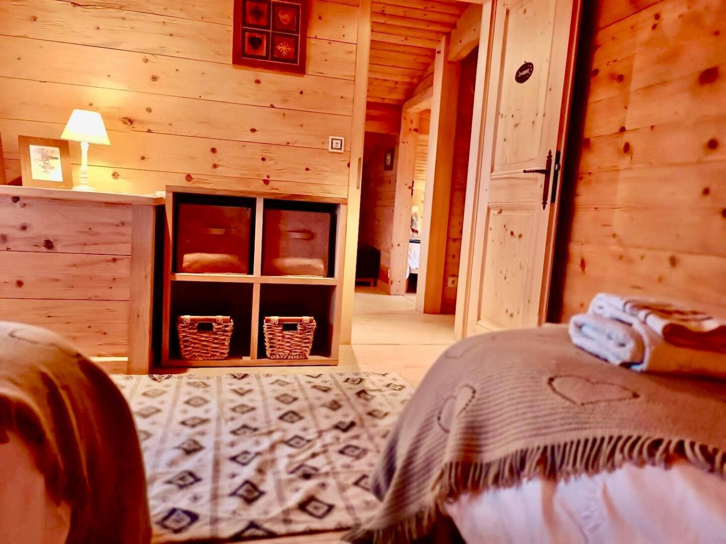 Charming Family Chalet For 8 People, With Private Hot Tub Les Clefs Kültér fotó