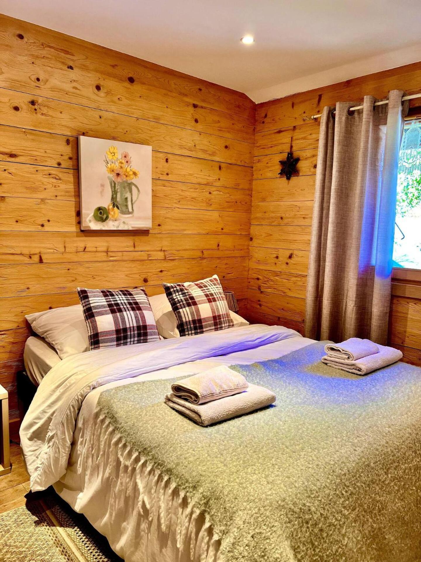 Charming Family Chalet For 8 People, With Private Hot Tub Les Clefs Kültér fotó