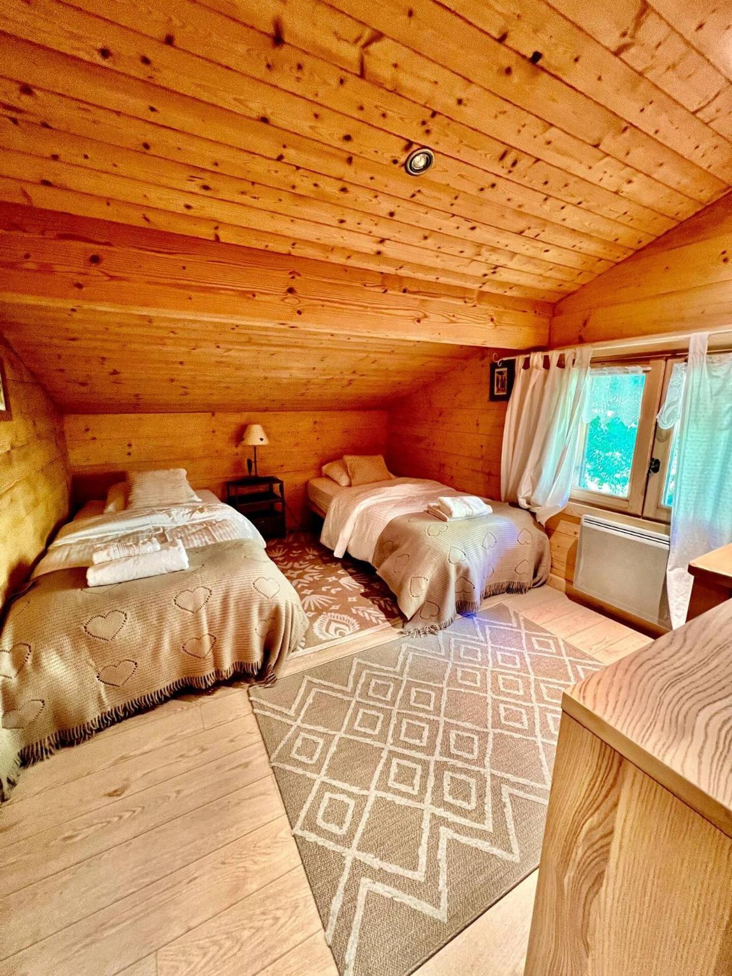Charming Family Chalet For 8 People, With Private Hot Tub Les Clefs Kültér fotó
