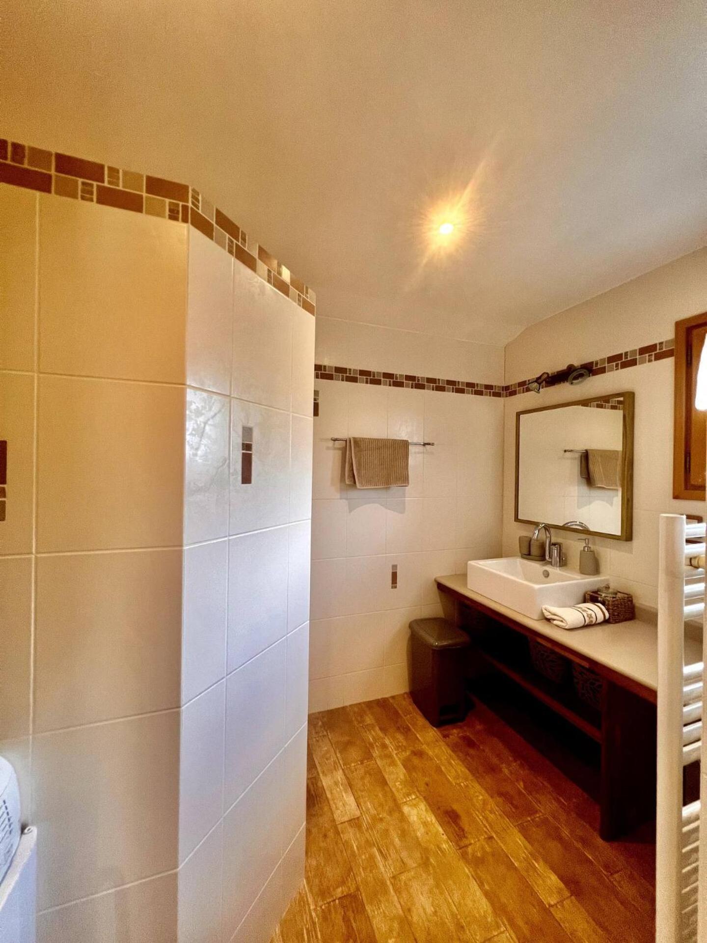 Charming Family Chalet For 8 People, With Private Hot Tub Les Clefs Kültér fotó