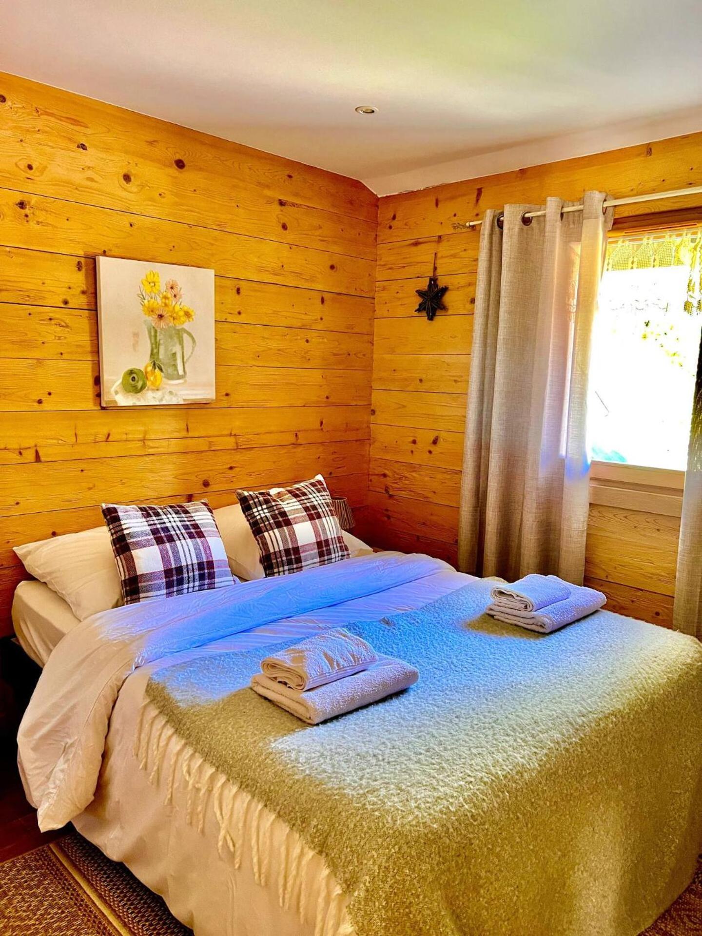 Charming Family Chalet For 8 People, With Private Hot Tub Les Clefs Kültér fotó