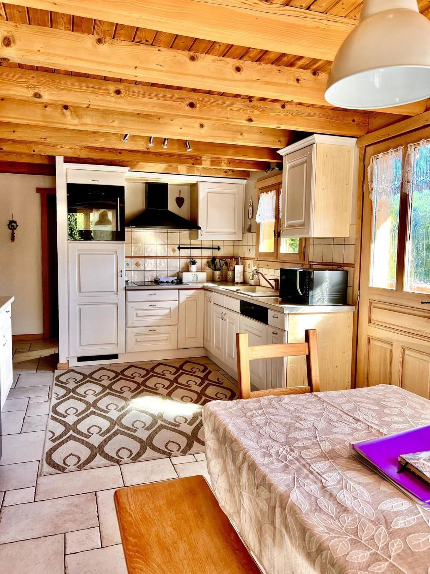 Charming Family Chalet For 8 People, With Private Hot Tub Les Clefs Kültér fotó