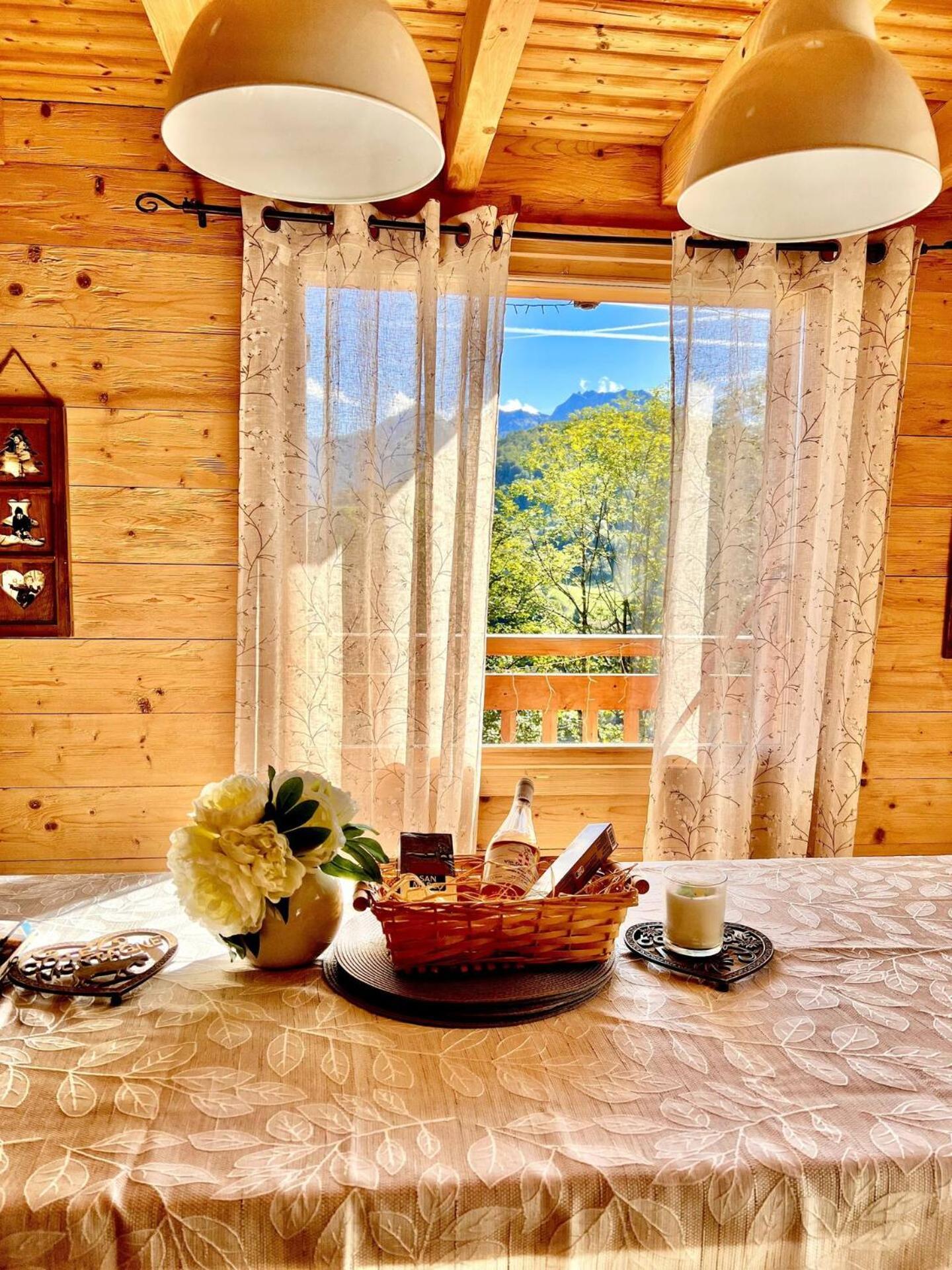 Charming Family Chalet For 8 People, With Private Hot Tub Les Clefs Kültér fotó