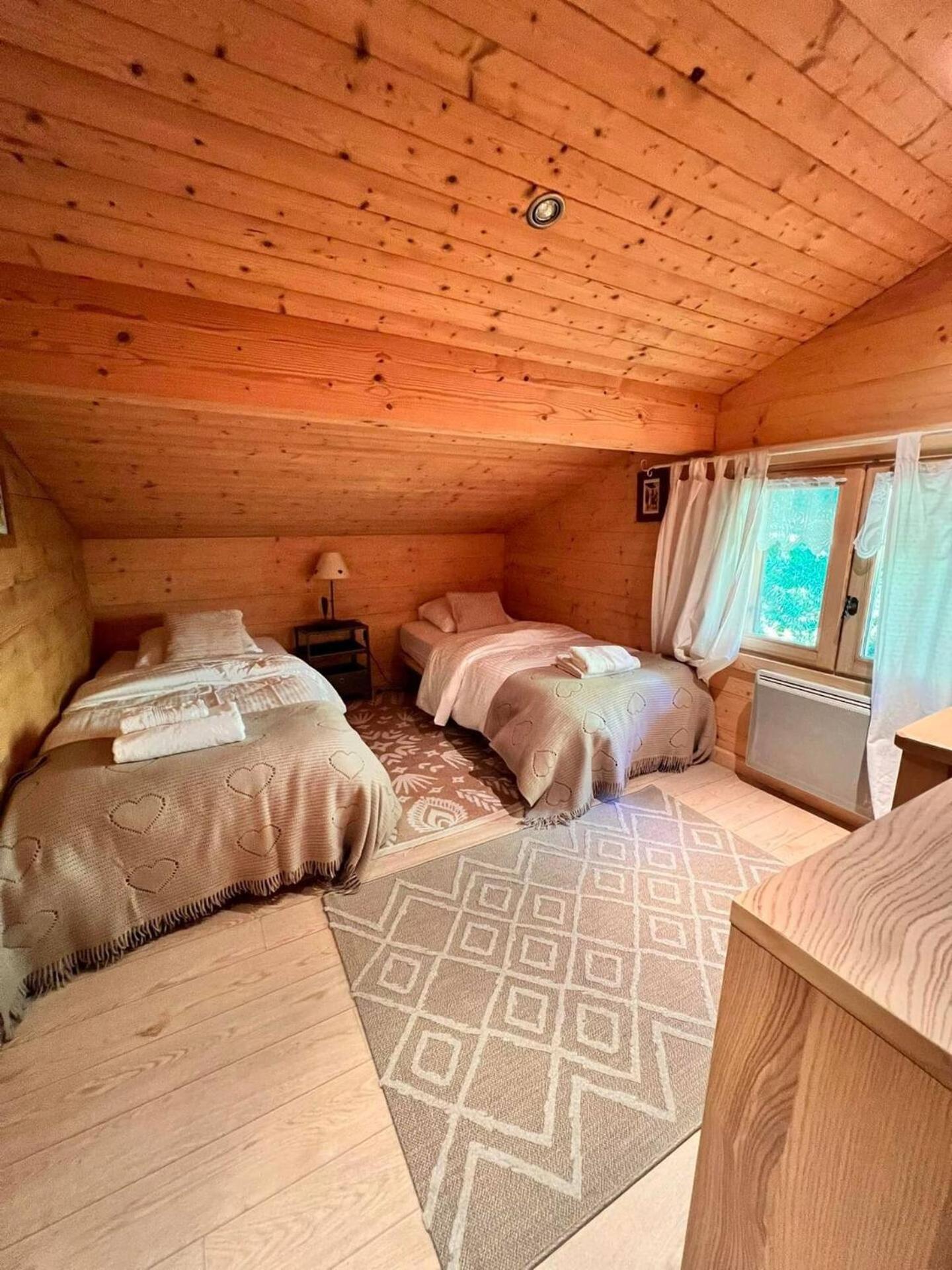 Charming Family Chalet For 8 People, With Private Hot Tub Les Clefs Kültér fotó