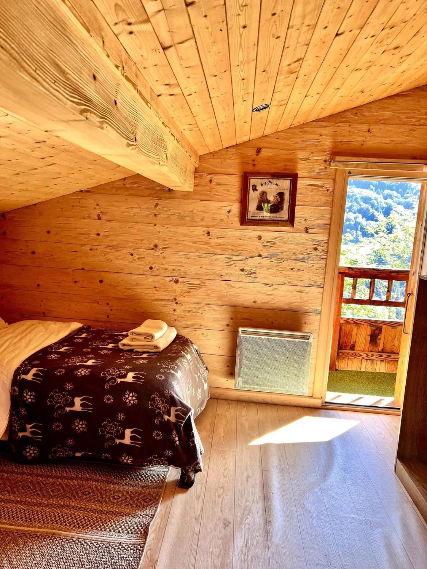 Charming Family Chalet For 8 People, With Private Hot Tub Les Clefs Kültér fotó