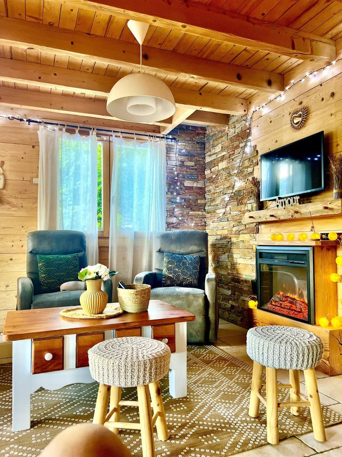 Charming Family Chalet For 8 People, With Private Hot Tub Les Clefs Kültér fotó