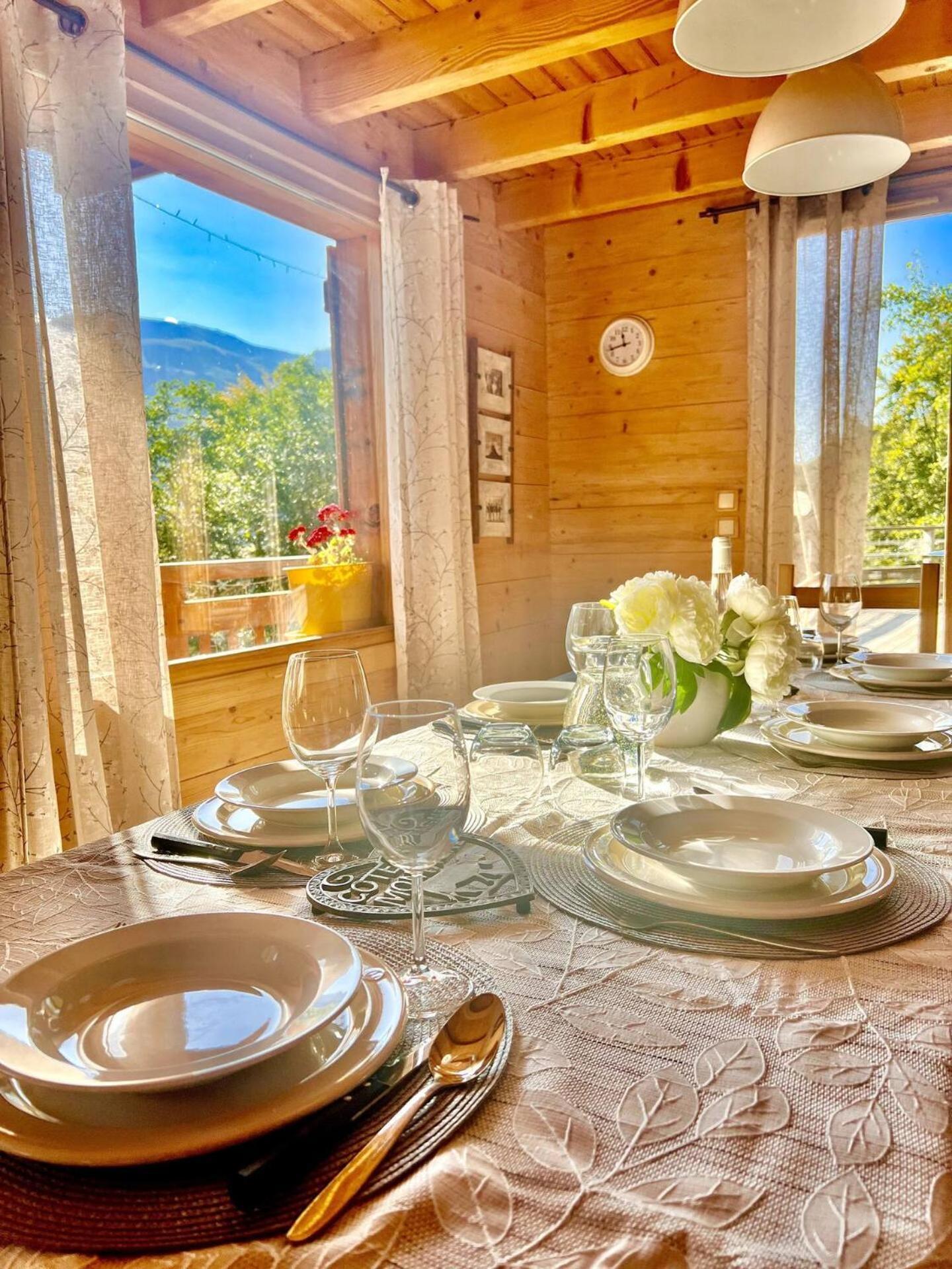 Charming Family Chalet For 8 People, With Private Hot Tub Les Clefs Kültér fotó